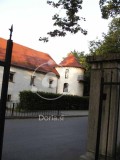 Pogled na del fužinskega gradu iz grajskega parka (digitalna fotografija)